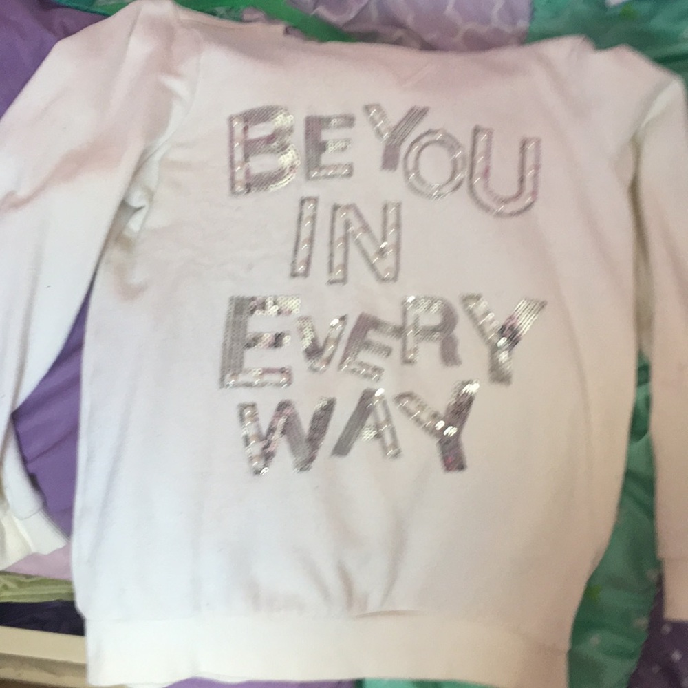 A white Rum sweatshirts